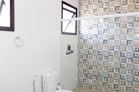 Casa de condomínio para alugar com 469m², 4 quartos e 8 vagasBanheiro