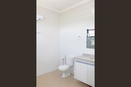 Casa de condomínio para alugar com 469m², 4 quartos e 8 vagasBanheiro