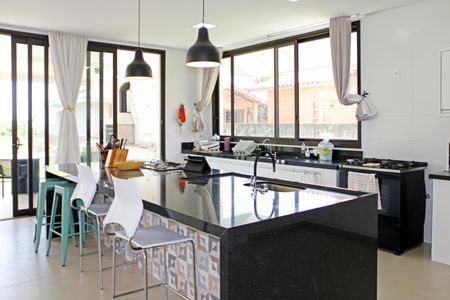 Casa de condomínio para alugar com 469m², 4 quartos e 8 vagasCozinha
