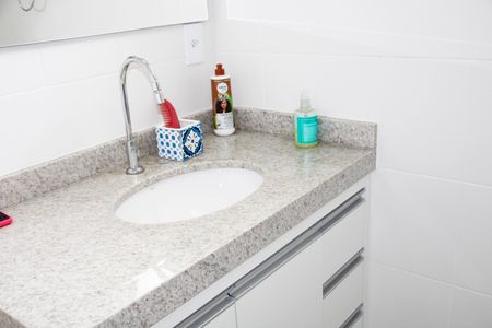 Casa de condomínio para alugar com 469m², 4 quartos e 8 vagasBanheiro