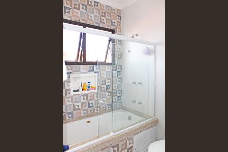 Casa de condomínio para alugar com 469m², 4 quartos e 8 vagasBanheiro