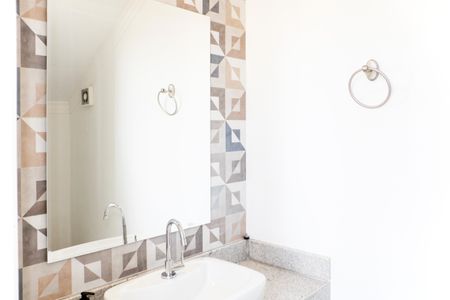 Casa de condomínio para alugar com 469m², 4 quartos e 8 vagasBanheiro