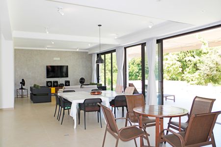 Casa de condomínio para alugar com 469m², 4 quartos e 8 vagasSala