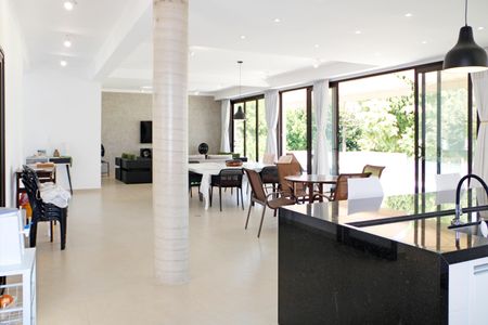 Casa de condomínio para alugar com 469m², 4 quartos e 8 vagasCozinha