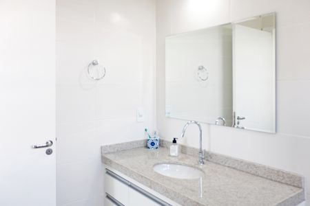 Casa de condomínio para alugar com 469m², 4 quartos e 8 vagasBanheiro