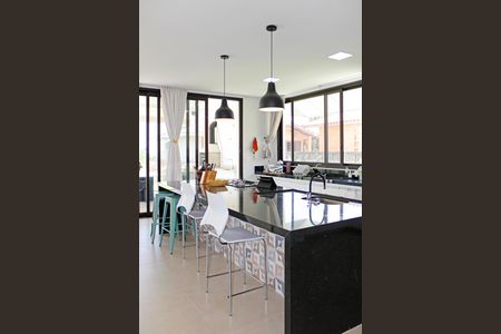 Casa de condomínio para alugar com 469m², 4 quartos e 8 vagasCozinha