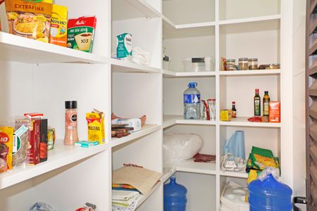 Casa de condomínio para alugar com 469m², 4 quartos e 8 vagasDespensa