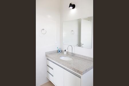 Casa de condomínio para alugar com 469m², 4 quartos e 8 vagasBanheiro