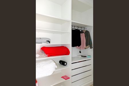 Casa de condomínio para alugar com 469m², 4 quartos e 8 vagasCloset