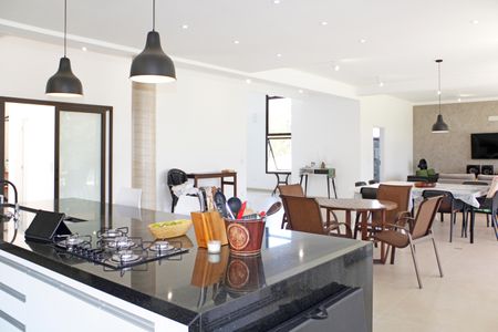 Casa de condomínio para alugar com 469m², 4 quartos e 8 vagasCozinha