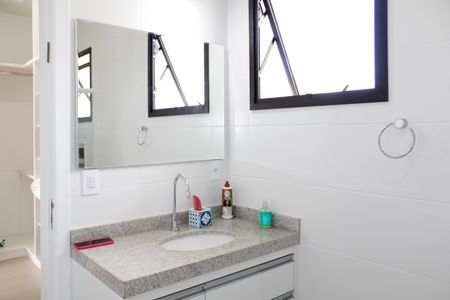 Casa de condomínio para alugar com 469m², 4 quartos e 8 vagasBanheiro