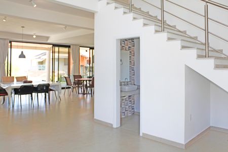 Casa de condomínio para alugar com 469m², 4 quartos e 8 vagasHall