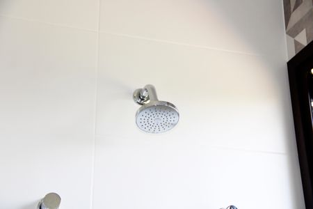 Casa de condomínio para alugar com 469m², 4 quartos e 8 vagasBanheiro