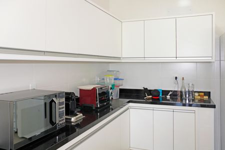 Casa de condomínio para alugar com 469m², 4 quartos e 8 vagasCozinha