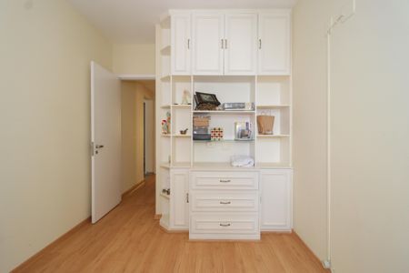 Apartamento à venda com 101m², 3 quartos e 2 vagasQuarto 2