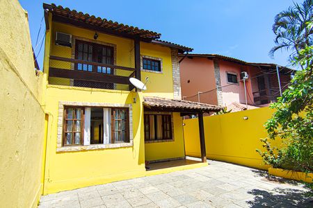 Casa de condomínio à venda com 250m², 4 quartos e 1 vagaGaragem