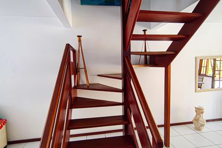 Casa de condomínio à venda com 250m², 4 quartos e 1 vagaescada