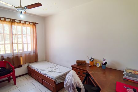 Casa de condomínio à venda com 250m², 4 quartos e 1 vagaQuarto 2