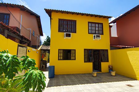 Casa de condomínio à venda com 250m², 4 quartos e 1 vagaQuintal
