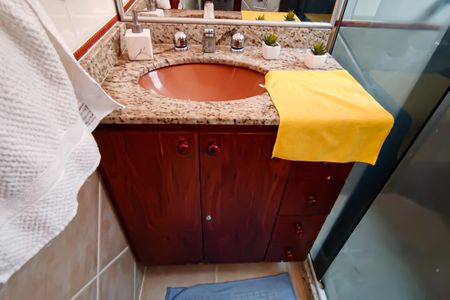 Casa de condomínio à venda com 250m², 4 quartos e 1 vagaBanheiro