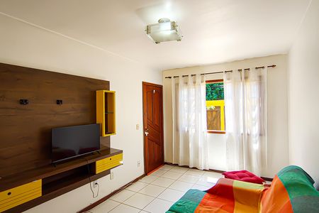 Casa de condomínio à venda com 250m², 4 quartos e 1 vagaSala