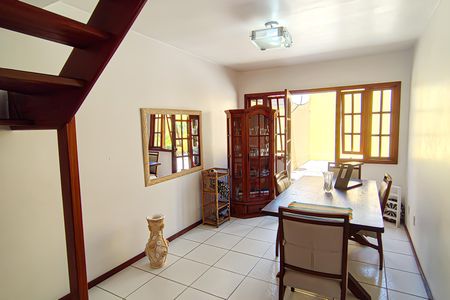 Casa de condomínio à venda com 250m², 4 quartos e 1 vagaSala