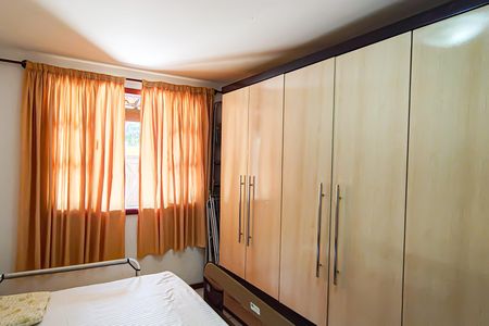 Casa de condomínio à venda com 250m², 4 quartos e 1 vagaQuarto