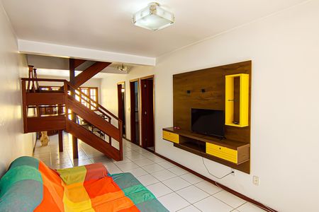 Casa de condomínio à venda com 250m², 4 quartos e 1 vagaSala