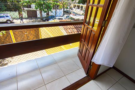 Casa de condomínio à venda com 250m², 4 quartos e 1 vagaSuíte