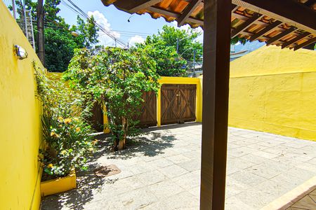 Casa de condomínio à venda com 250m², 4 quartos e 1 vagaGaragem