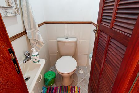 Casa de condomínio à venda com 250m², 4 quartos e 1 vagaLavabo