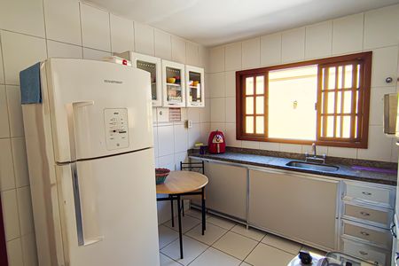 Casa de condomínio à venda com 250m², 4 quartos e 1 vagaCozinha