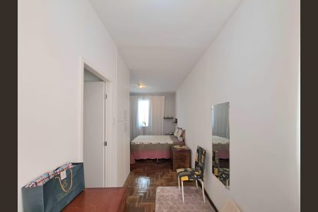 Casa à venda com 360m², 5 quartos e 6 vagasCorredor dos quartos