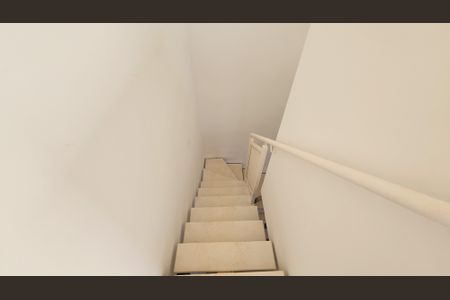 Apartamento à venda com 109m², 2 quartos e 2 vagasEscada