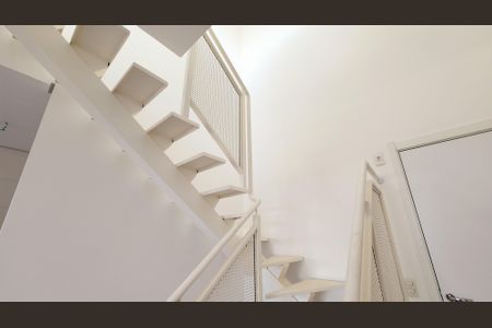 Apartamento à venda com 109m², 2 quartos e 2 vagasEscada