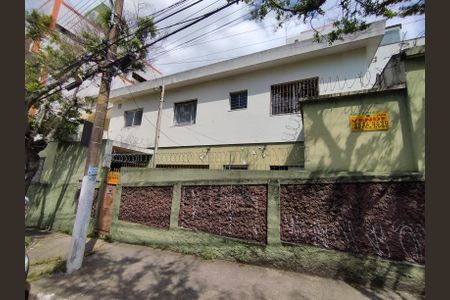 Casa à venda com 167m², 2 quartos e 1 vaga Casa à venda com 167m², 2 quartos e 1 vagaFachada Lateral e Entrada