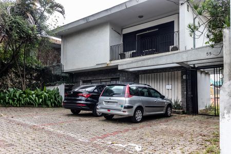 Casa à venda com 350m², 3 quartos e 4 vagas Casa à venda com 350m², 3 quartos e 4 vagasFachada