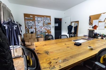 Casa à venda com 350m², 3 quartos e 4 vagas Casa à venda com 350m², 3 quartos e 4 vagasQuarto 2