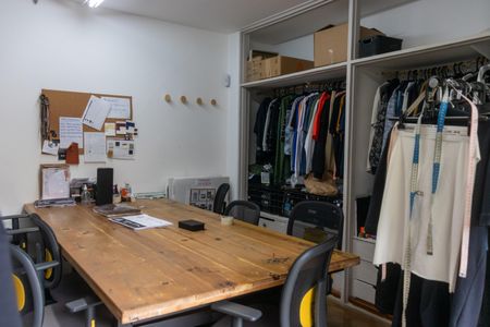 Casa à venda com 350m², 3 quartos e 4 vagas Casa à venda com 350m², 3 quartos e 4 vagasQuarto 2