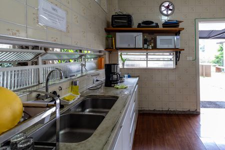 Casa à venda com 350m², 3 quartos e 4 vagas Casa à venda com 350m², 3 quartos e 4 vagasCozinha