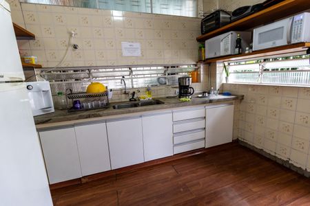 Casa à venda com 350m², 3 quartos e 4 vagas Casa à venda com 350m², 3 quartos e 4 vagasCozinha