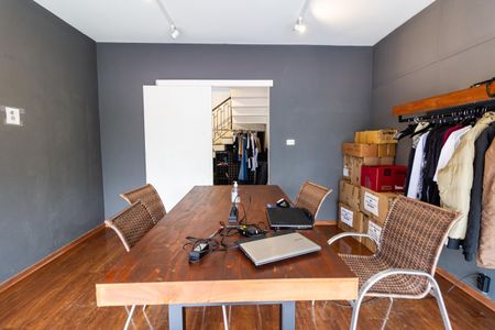 Casa à venda com 350m², 3 quartos e 4 vagas Casa à venda com 350m², 3 quartos e 4 vagasSaleta