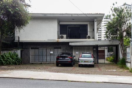 Casa à venda com 350m², 3 quartos e 4 vagas Casa à venda com 350m², 3 quartos e 4 vagasFachada
