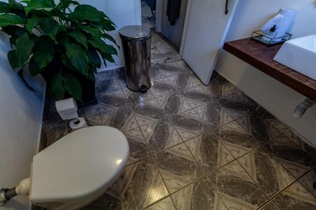 Casa à venda com 350m², 3 quartos e 4 vagas Casa à venda com 350m², 3 quartos e 4 vagasLavabo Inferior