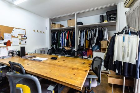 Casa à venda com 350m², 3 quartos e 4 vagas Casa à venda com 350m², 3 quartos e 4 vagasQuarto 2