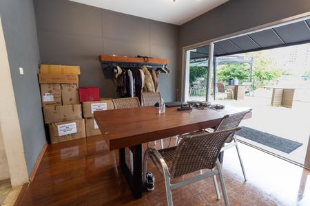 Casa à venda com 350m², 3 quartos e 4 vagas Casa à venda com 350m², 3 quartos e 4 vagasSaleta