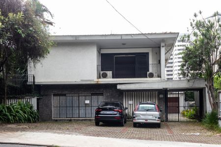 Casa à venda com 350m², 3 quartos e 4 vagas Casa à venda com 350m², 3 quartos e 4 vagasFachada