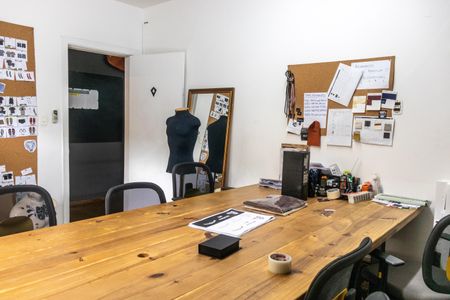 Casa à venda com 350m², 3 quartos e 4 vagas Casa à venda com 350m², 3 quartos e 4 vagasQuarto 2