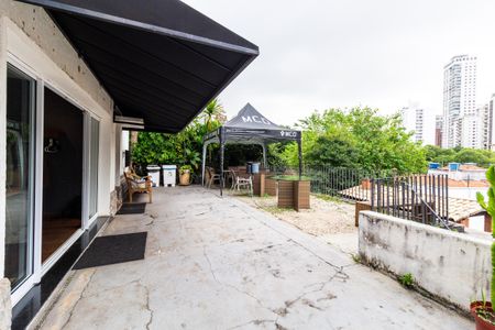 Casa à venda com 350m², 3 quartos e 4 vagas Casa à venda com 350m², 3 quartos e 4 vagasQuintal Fundos