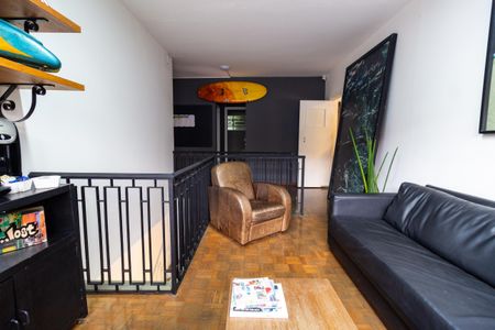 Casa à venda com 350m², 3 quartos e 4 vagas Casa à venda com 350m², 3 quartos e 4 vagasHall Superior